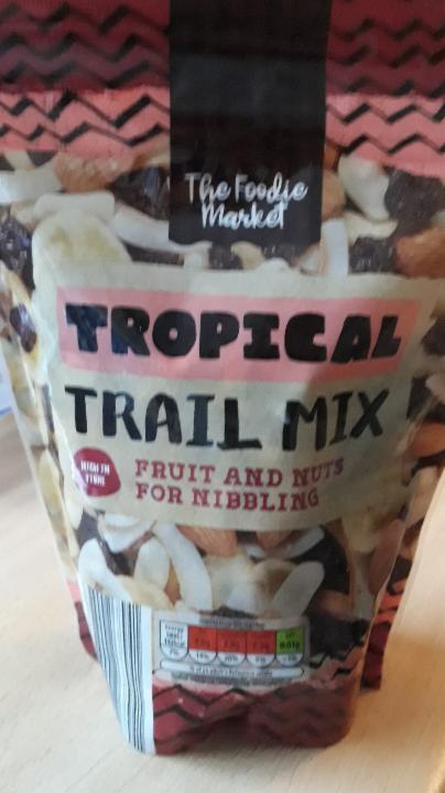 Fotografie - Tropical trail mix fruit and nuts The Foodie Market