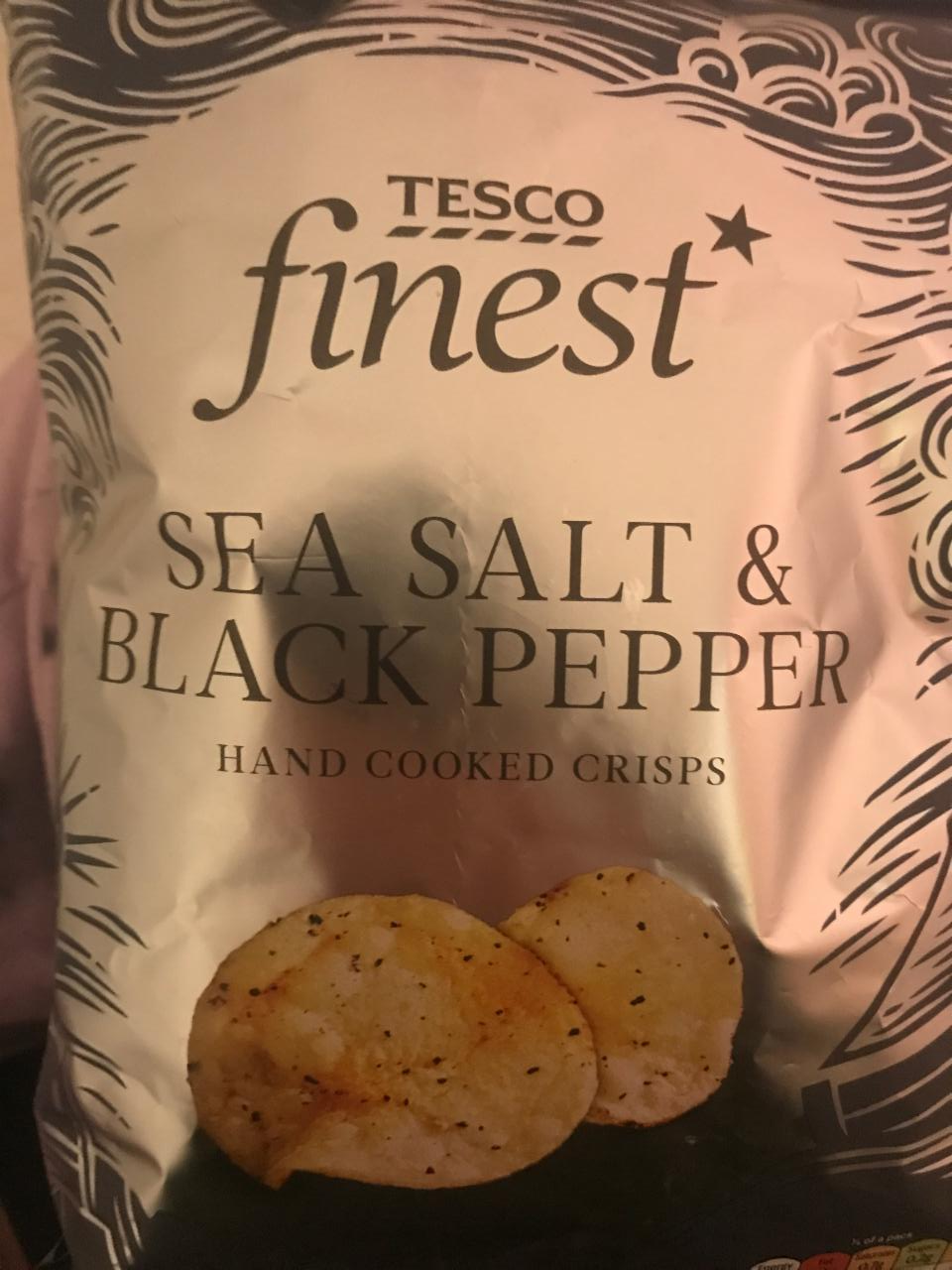 Fotografie - Sea salt & Black Pepper hand cooked potato crisps Tesco finest