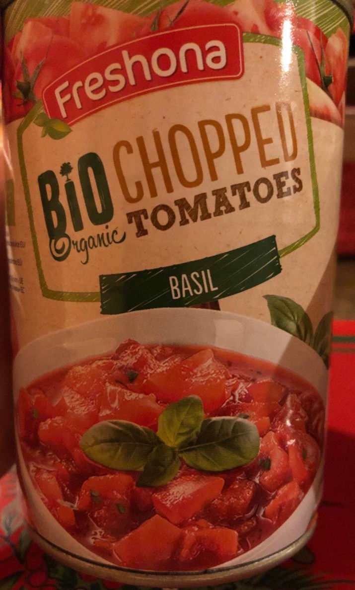 Fotografie - Bio Chopped Organic Tomatoes Basil Freshona