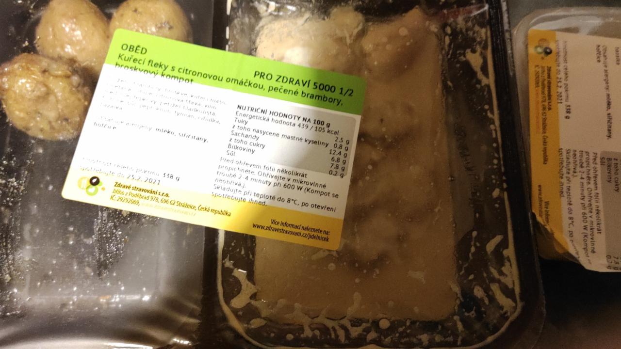Fotografie - kuřecí fleky s citronovou omáčkou, pečené brambory, broskvový kompot Zdravé stravování