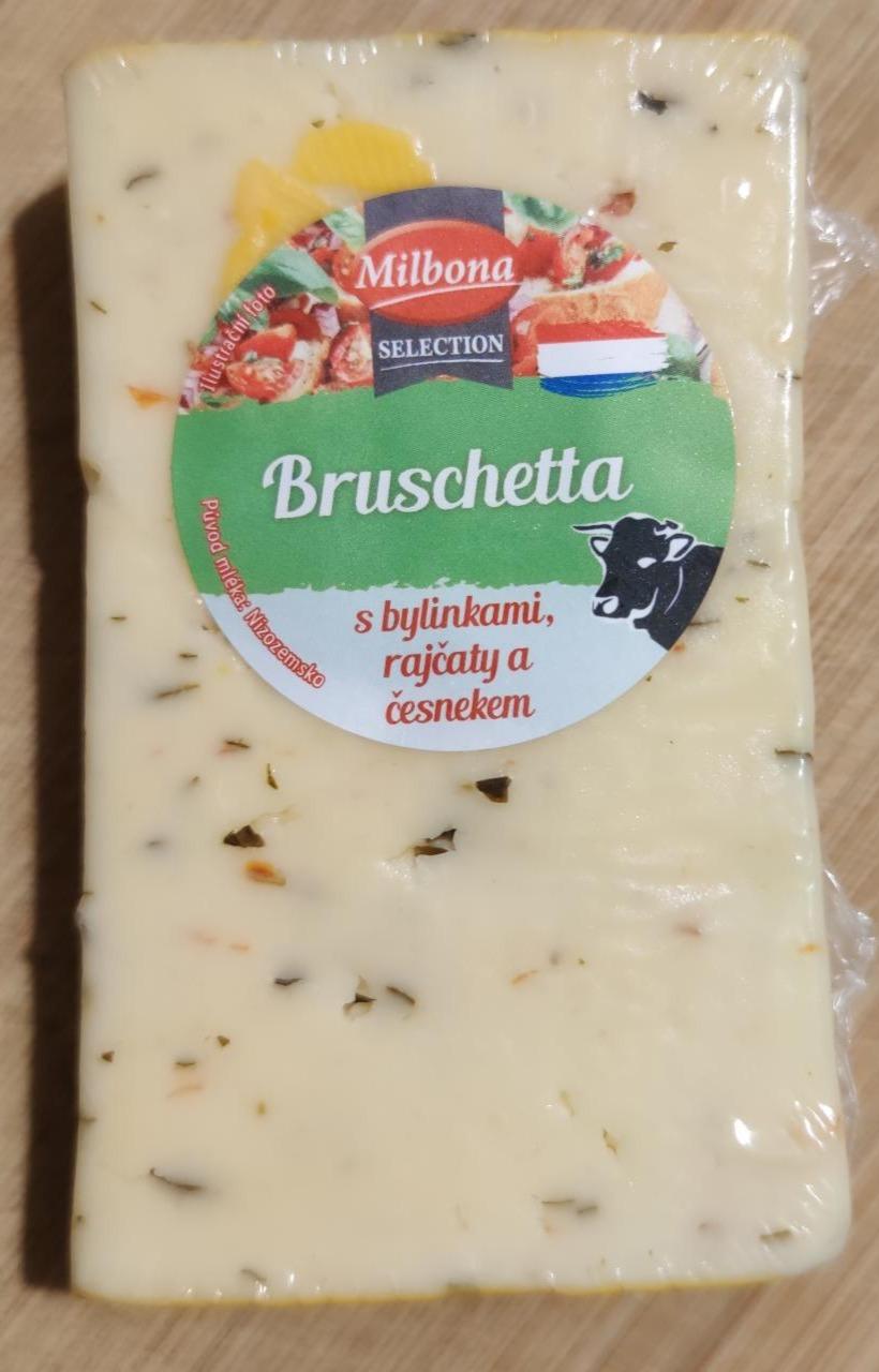 Fotografie - Bruschetta - sýr s bylinkami, rajčaty a česnekem 