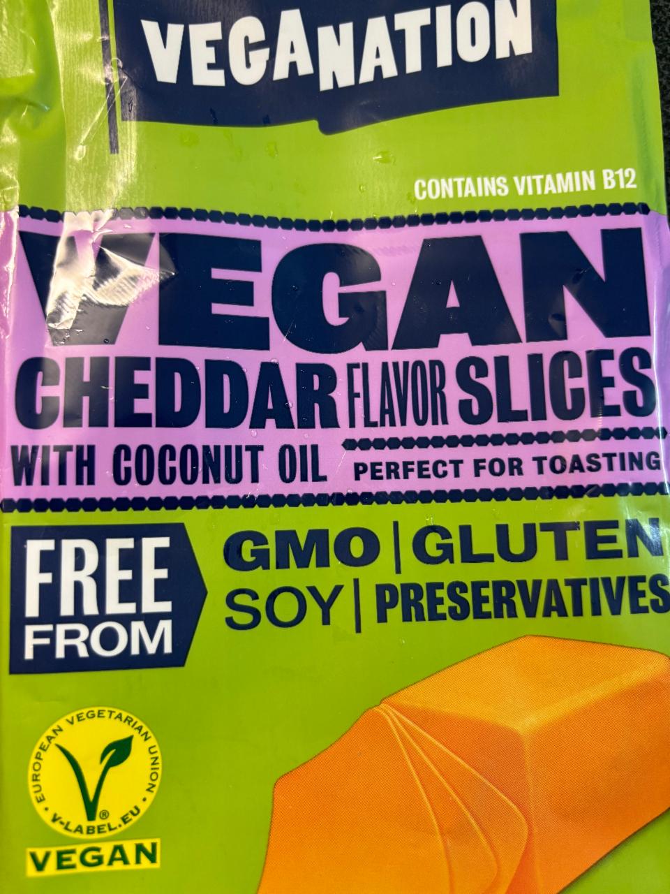 Fotografie - Vegan Cheddar flavor slices with coconut oil Veganation
