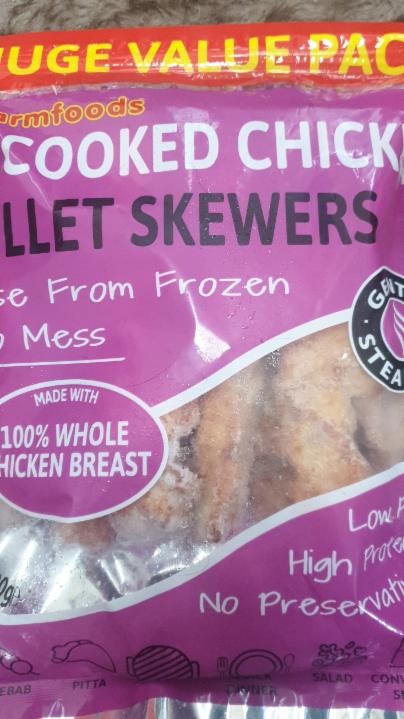Fotografie - Cooked Chicken fillets skewers Farmfoods