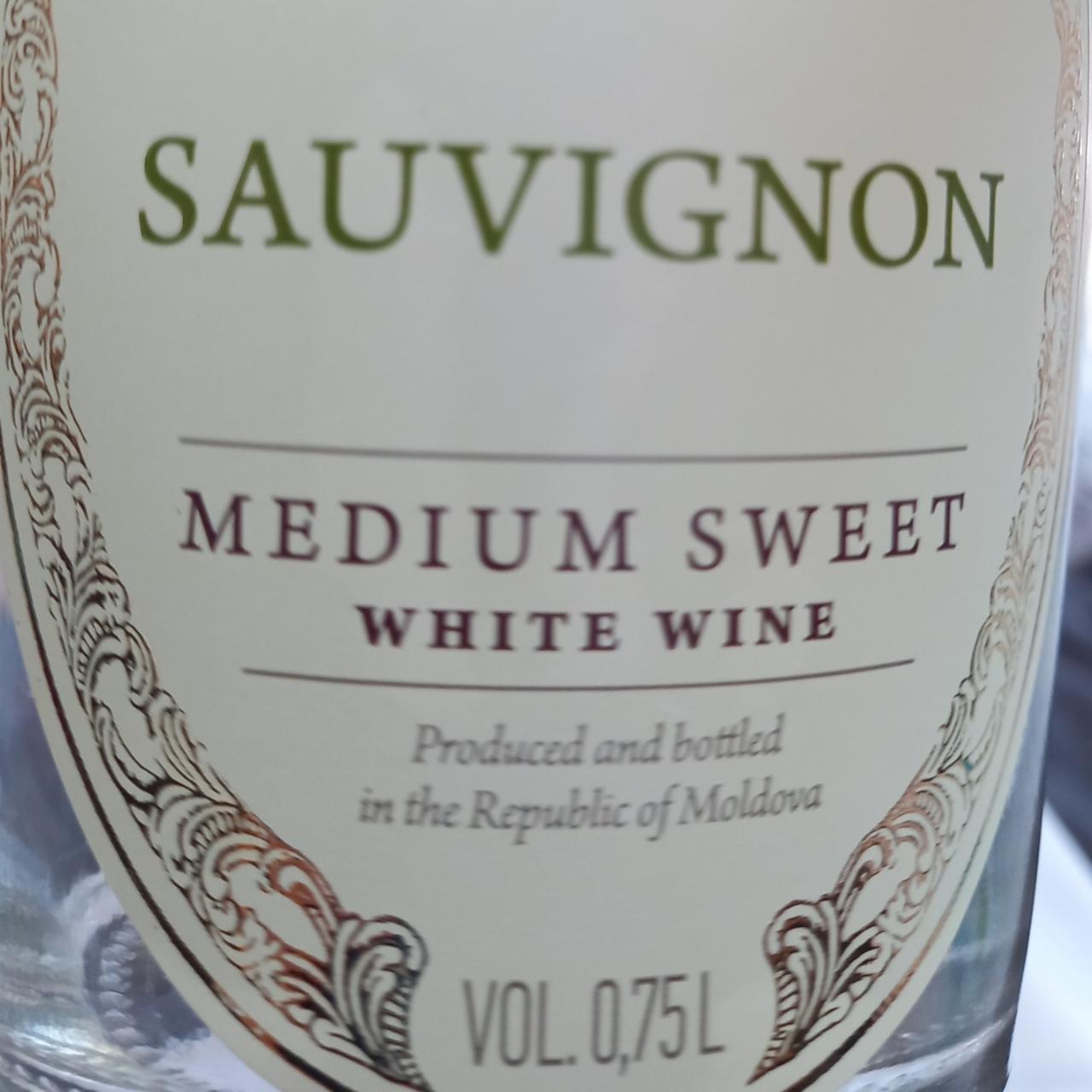 Fotografie - Sauvignon Medium Sweet White Wine Bostavan