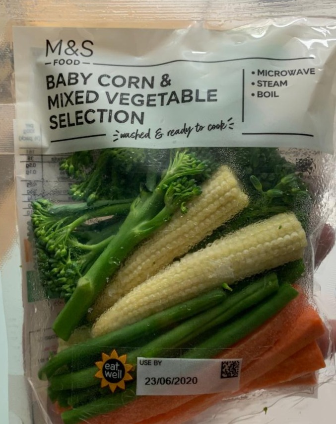 Fotografie - Baby corn & mixed vegetable selection Marks & Spencer