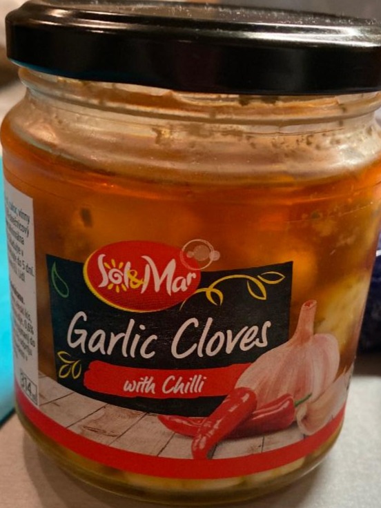 Fotografie - garlic cloves with chilli lidl