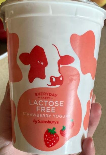 Fotografie - Lactose Free Strawberry yogurt by Sainsbury's