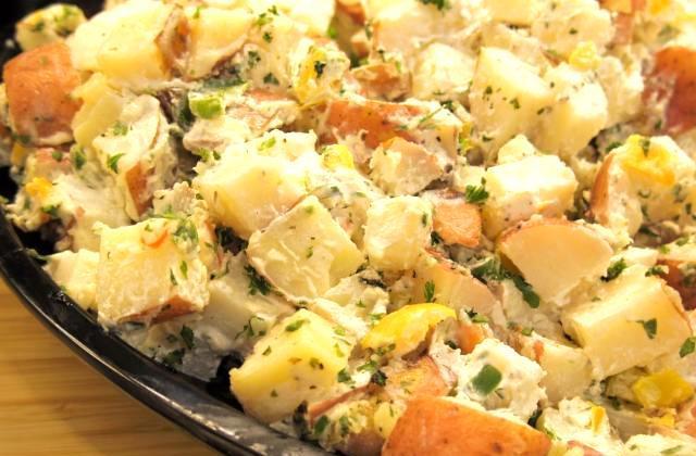 Fotografie - bramborový salát s majonézou