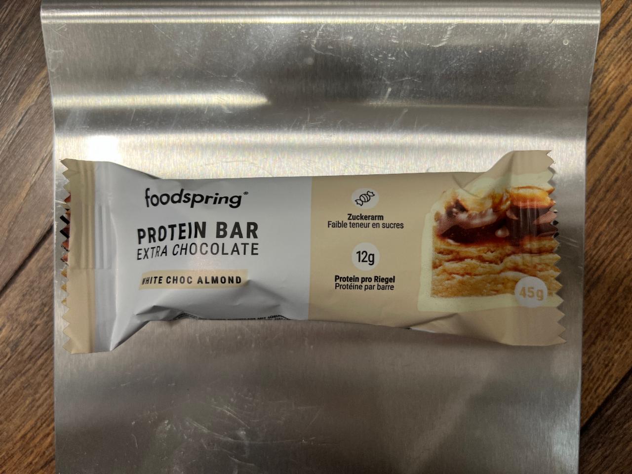 Fotografie - Protein Bar extra chocolate White choc almond Foodspring
