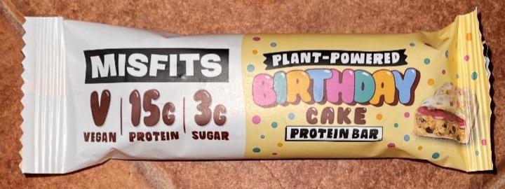 Fotografie - Plant-powered Birthday cake Protein bar Misfits