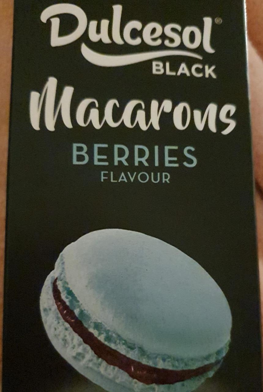 Fotografie - Black Macarons Berries Dulcesol