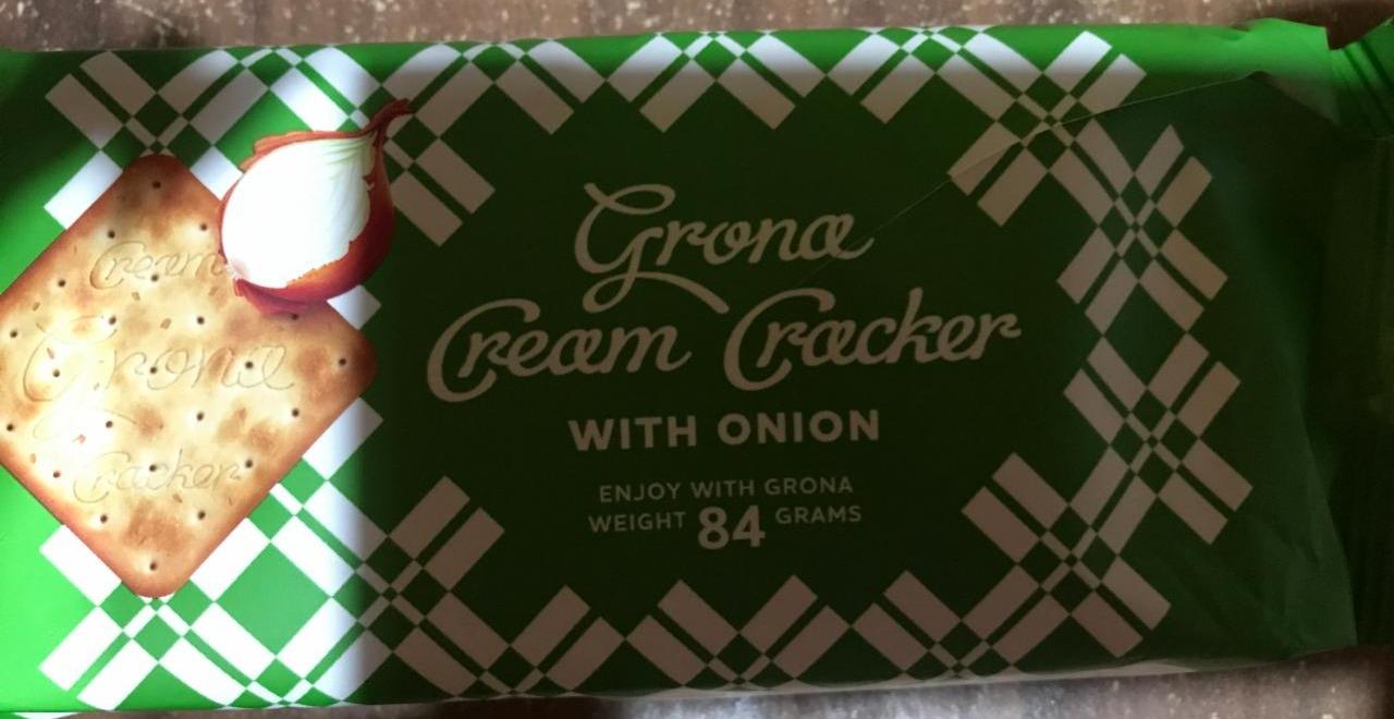 Fotografie - Cream Cracker with Onion Grona