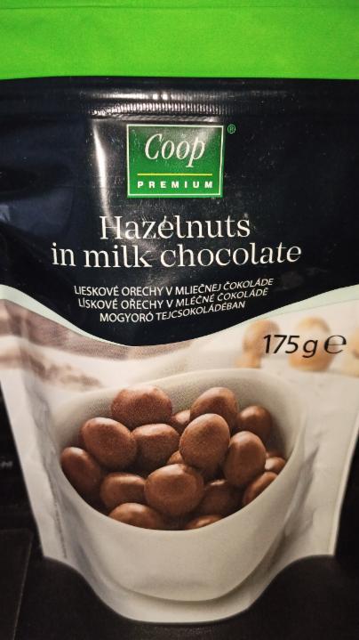 Fotografie - Hazelnuts in milk chocolate Coop
