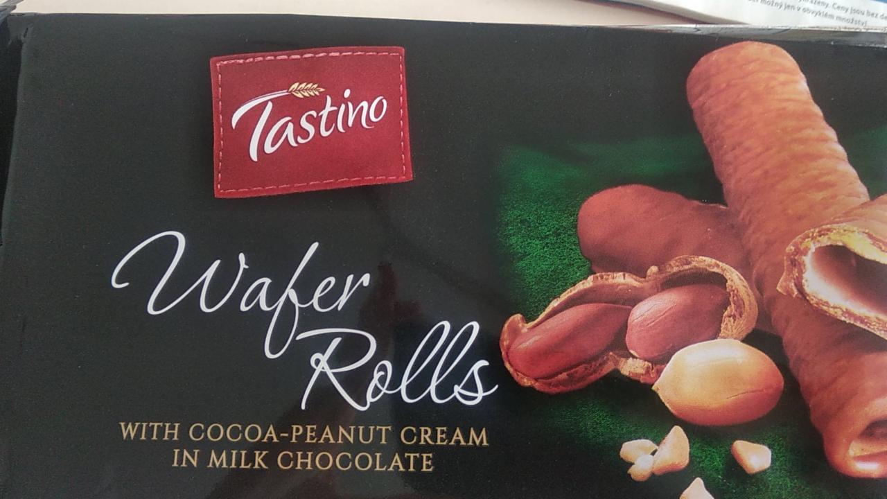 Fotografie - Wafer Rolls with cocoa-peanut cream in milk chocolate Tastino
