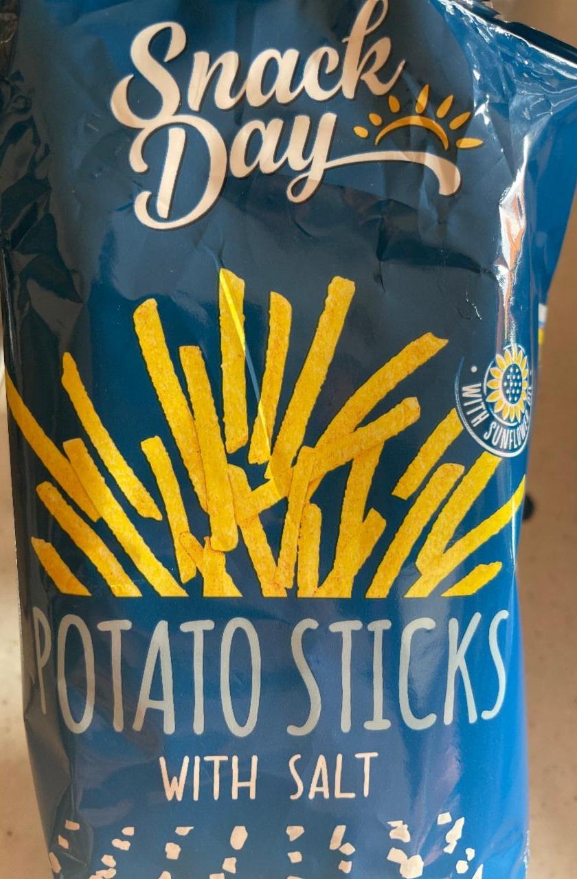 Fotografie - Potato Sticks with Salt Snack Day