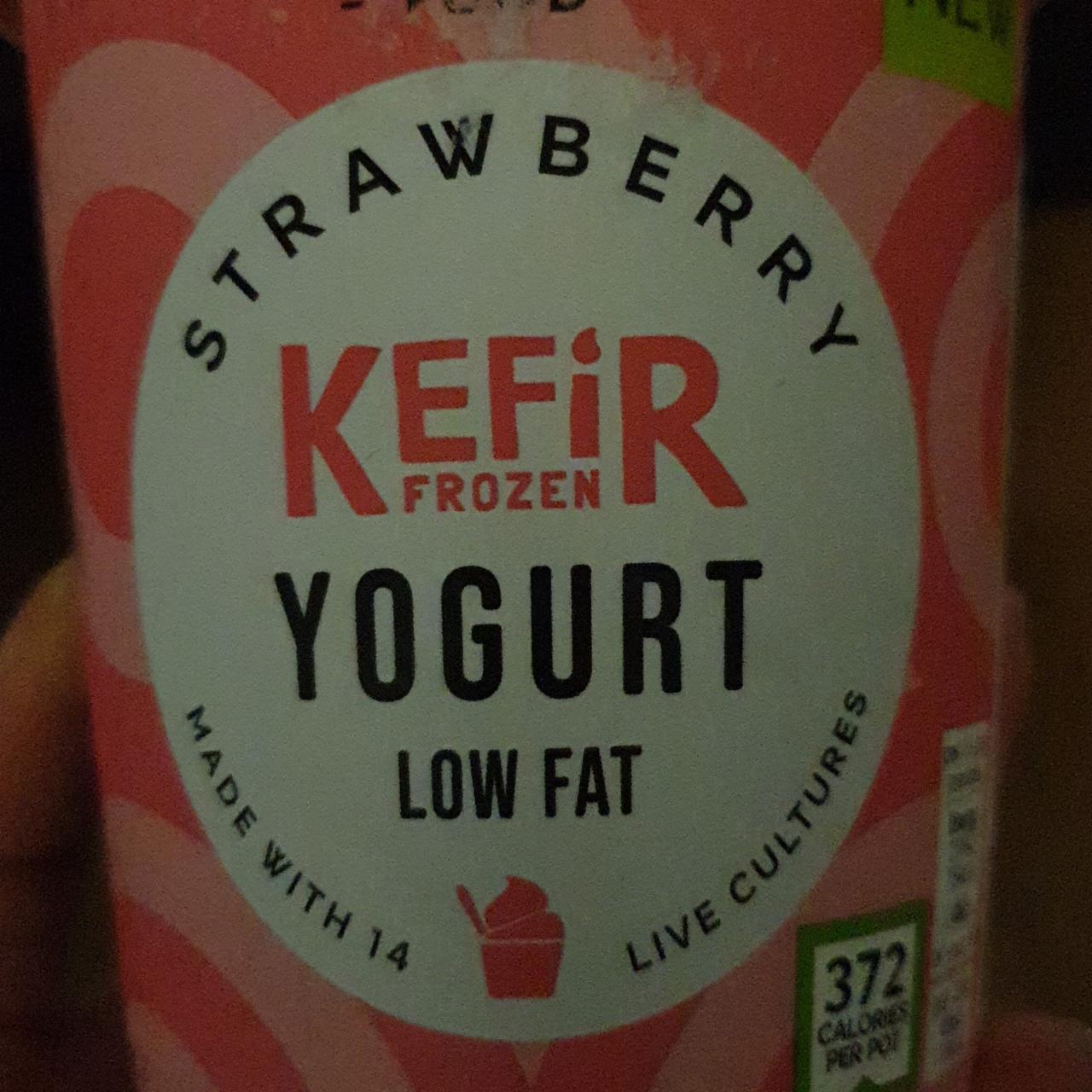 Fotografie - Strawberry Kefir Frozen Yogurt Low Fat M&S Food