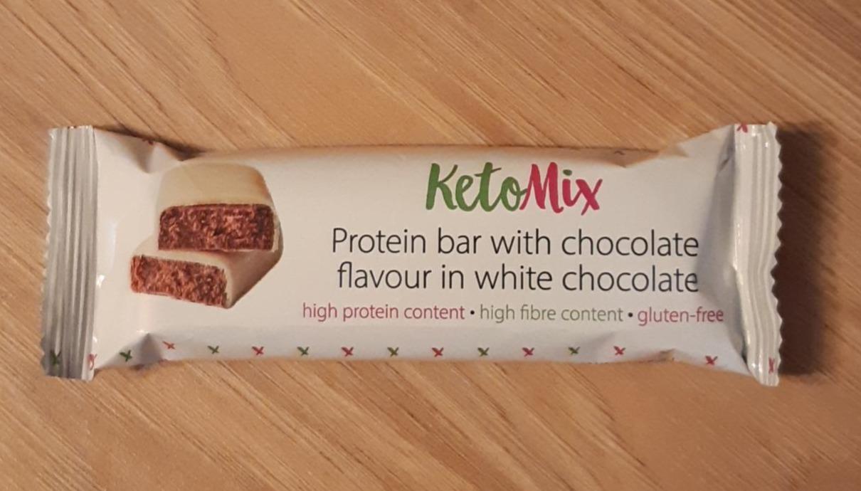 Fotografie - Protein Bar with chocolate flavour in white chocolate KetoMix