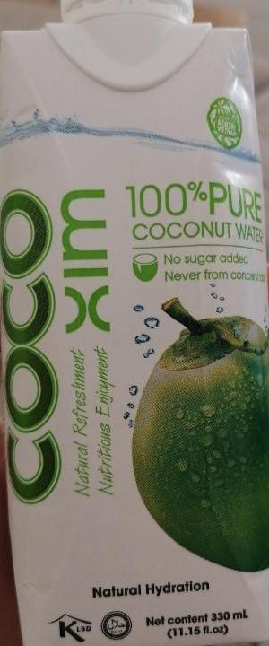Fotografie - 100% Pure coconut water coco