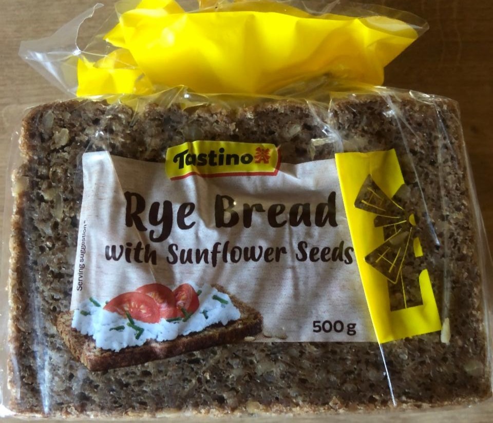 Fotografie - Rye bread with sunflower seeds (chléb žitný celozrnný se slunečnicovými semínky) Tastino