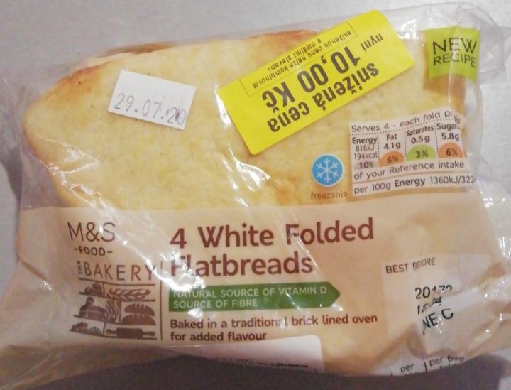 Fotografie - 4 White folded flatbreads M&S Food