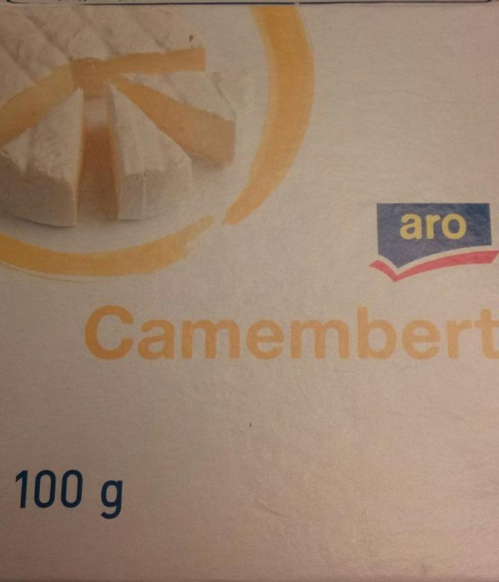 Fotografie - Camembert měkký zrající plnotučný sýr s bílou plísní na povrchu Aro