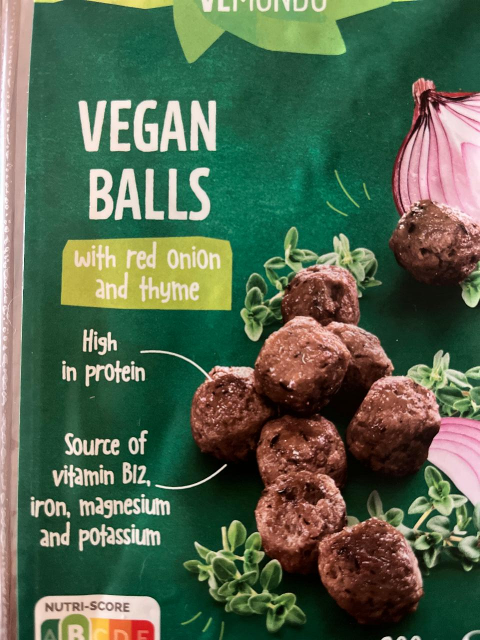 Fotografie - Vegan Balls with red onion and thyme Vemondo