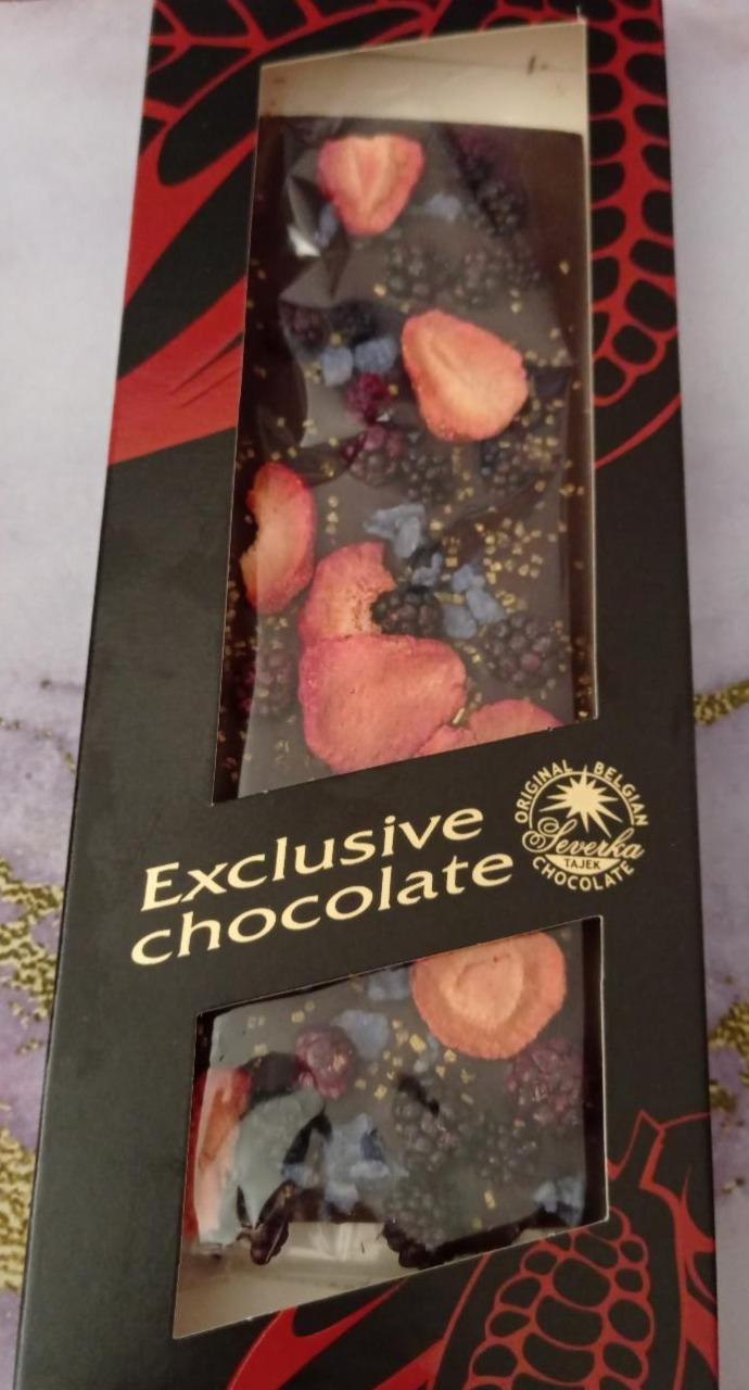 Fotografie - Exclusive Chocolate s ostružinami, jahodami, fialkami a zlatými krystalky Severka