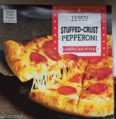 Fotografie - American Style Stuffed-Crust Pepperoni Pizza Tesco