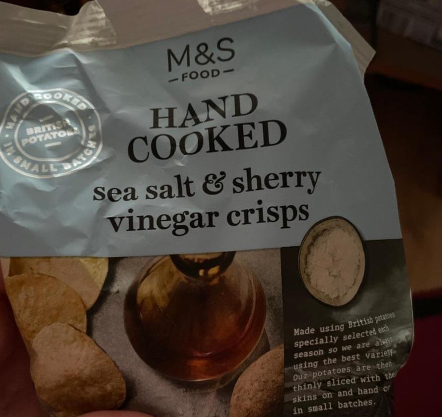 Fotografie - Hand cooked sea salt & sherry vinegar crisps M&S food
