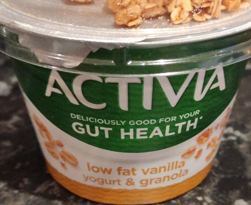 Fotografie - Gut Health Low fat vanilla Yogurt & granola Activia