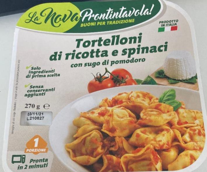 Fotografie - Tortelloni plněné ricottou a špenátem v tomatové omáčce