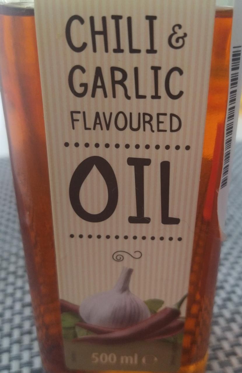 Fotografie - Chili & Garlic flavoured oil Bee & Cee