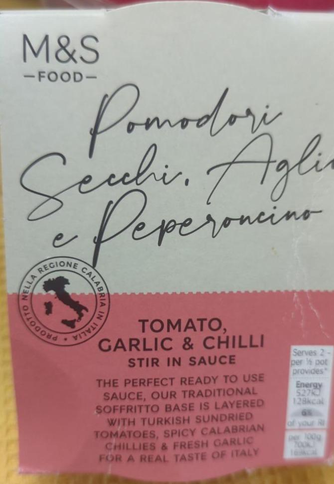 Fotografie - Tomato, garlic & chilli stir in sauce M&S Food