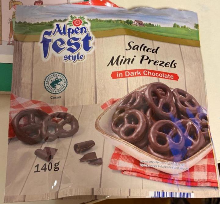 Fotografie - Salted Mini Pretzels in Dark chocolate Alpenfest style