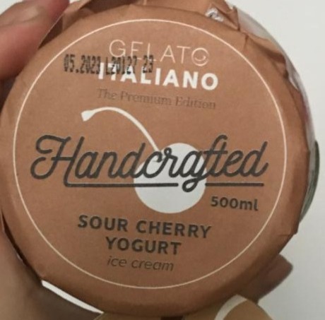Fotografie - Handcrafted Sour Cherry Yogurt Ice Cream Gelato Italiano