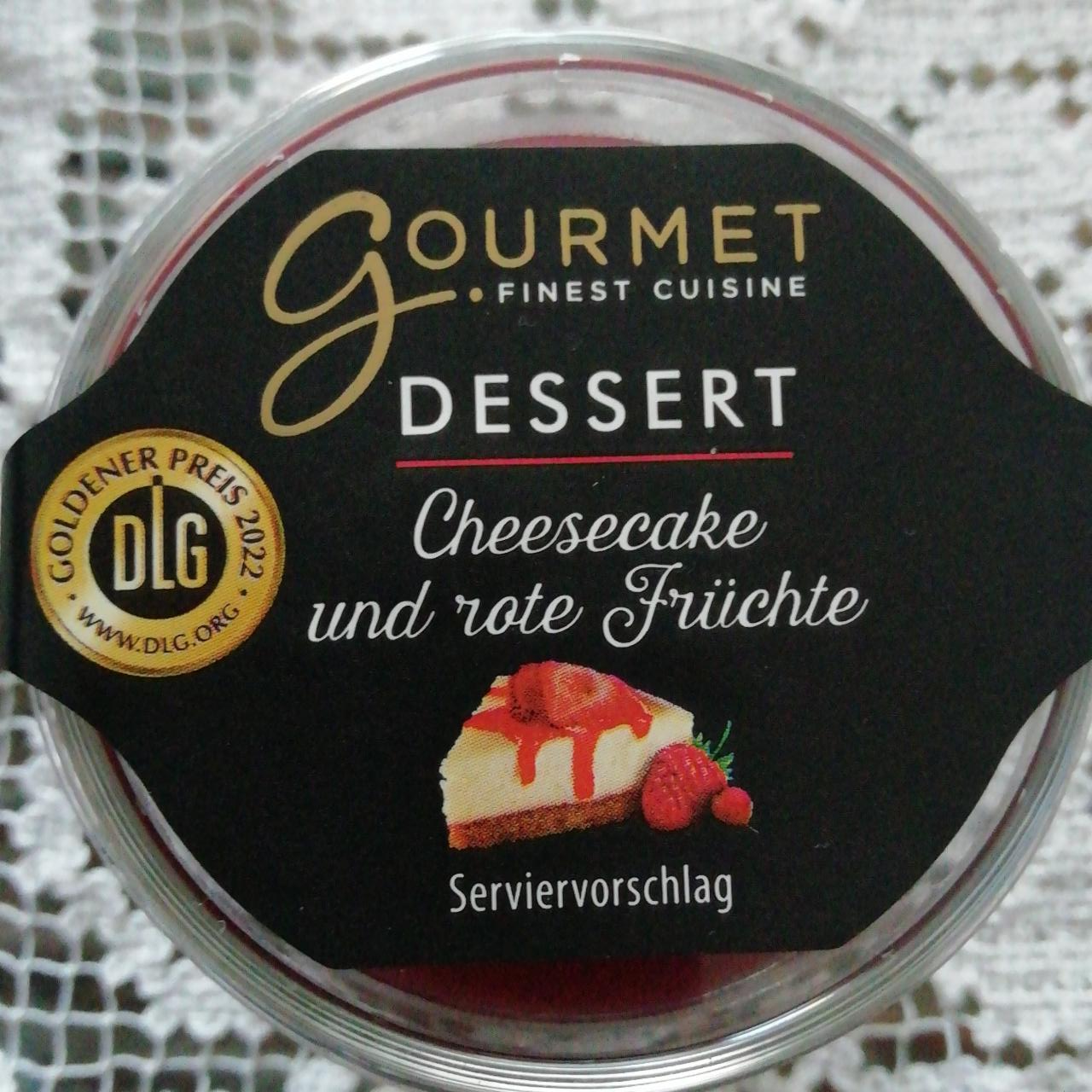 Fotografie - Desert gourmet cheesecake&fruit Gourmet finest cuisine