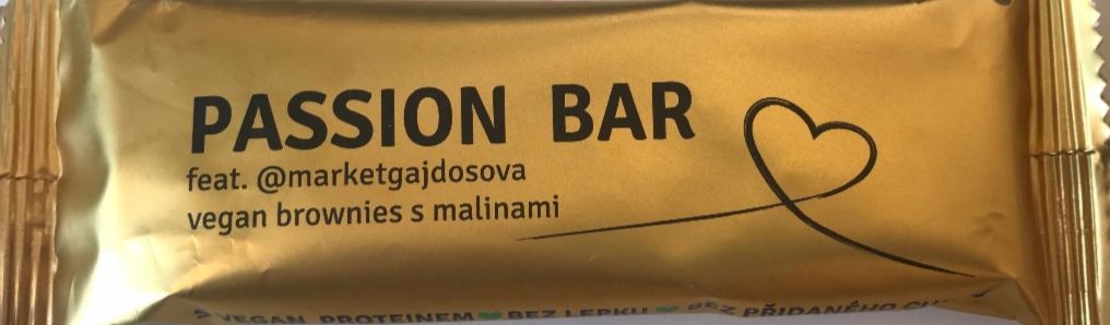 Fotografie - Passion bar vegan brownies s malinami @marketgajdosova