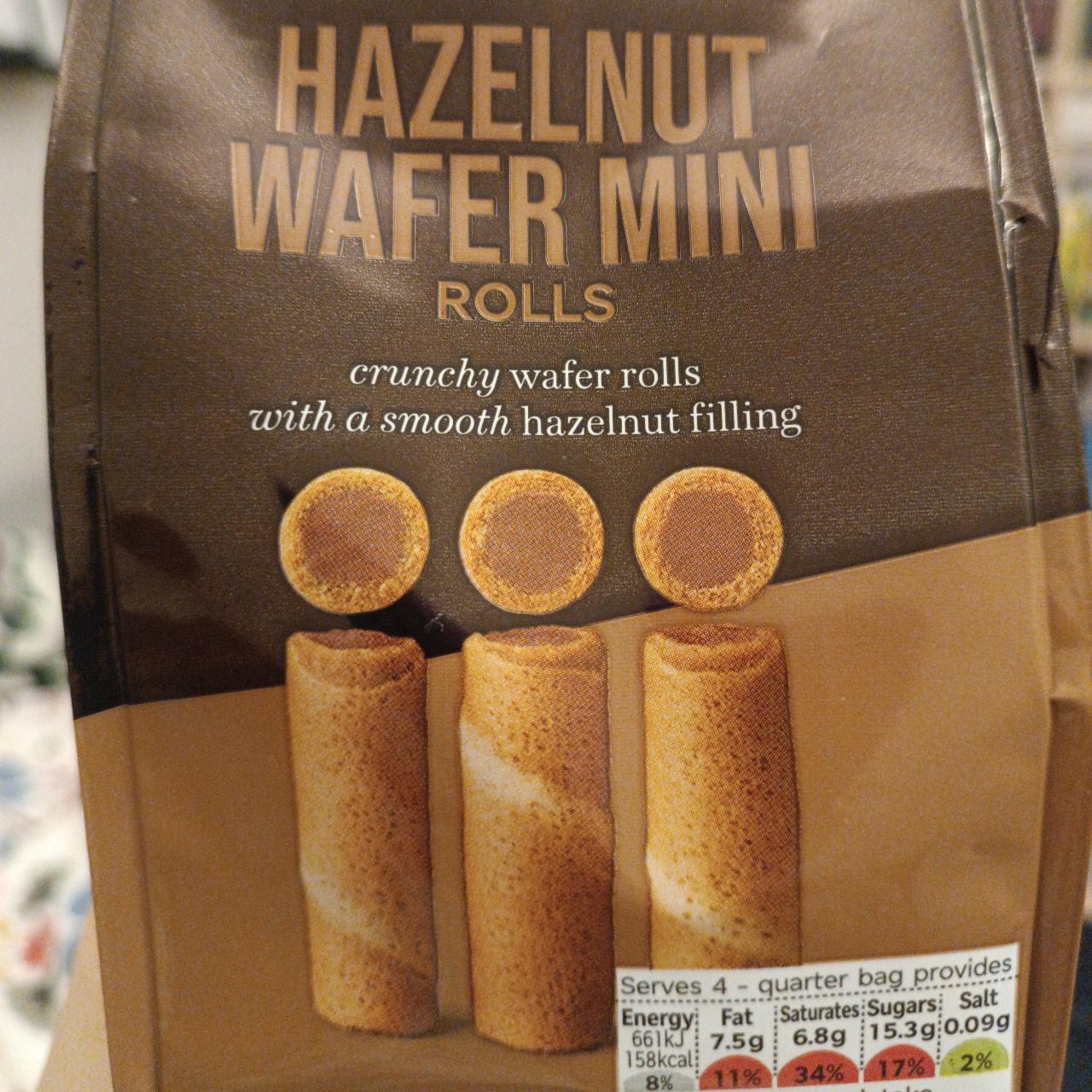 Fotografie - Hazelnut wafer mini rolls M&S Food