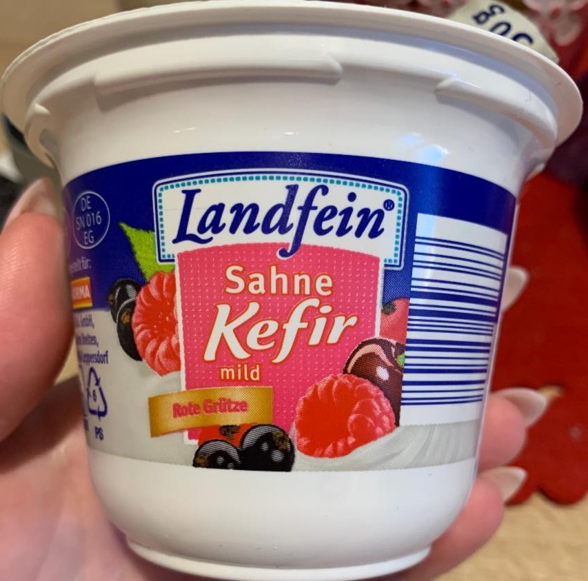 Fotografie - Sahne Kefir mild Rote Grütze Landfein