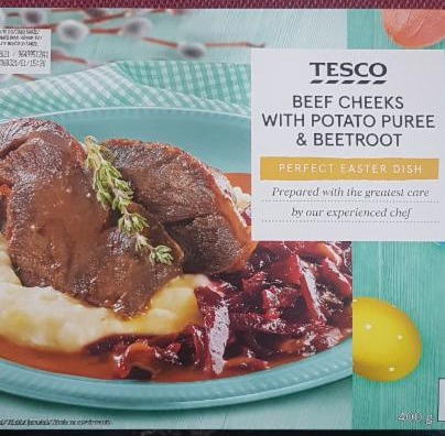 Fotografie - Beef cheeks with potato puree & beetroot Tesco