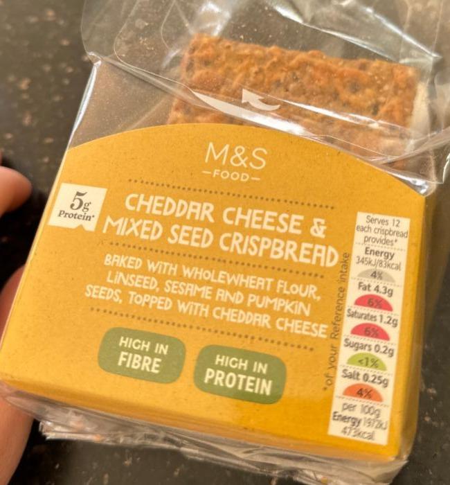 Fotografie - Cheddar Cheese & Mixed Seed Crispbread M&S Food