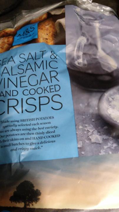 Fotografie - Hand cooked sea salt and vinegar Marks&Spencer