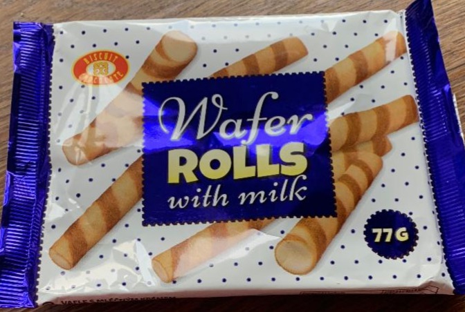 Fotografie - Wafer rolls with milk