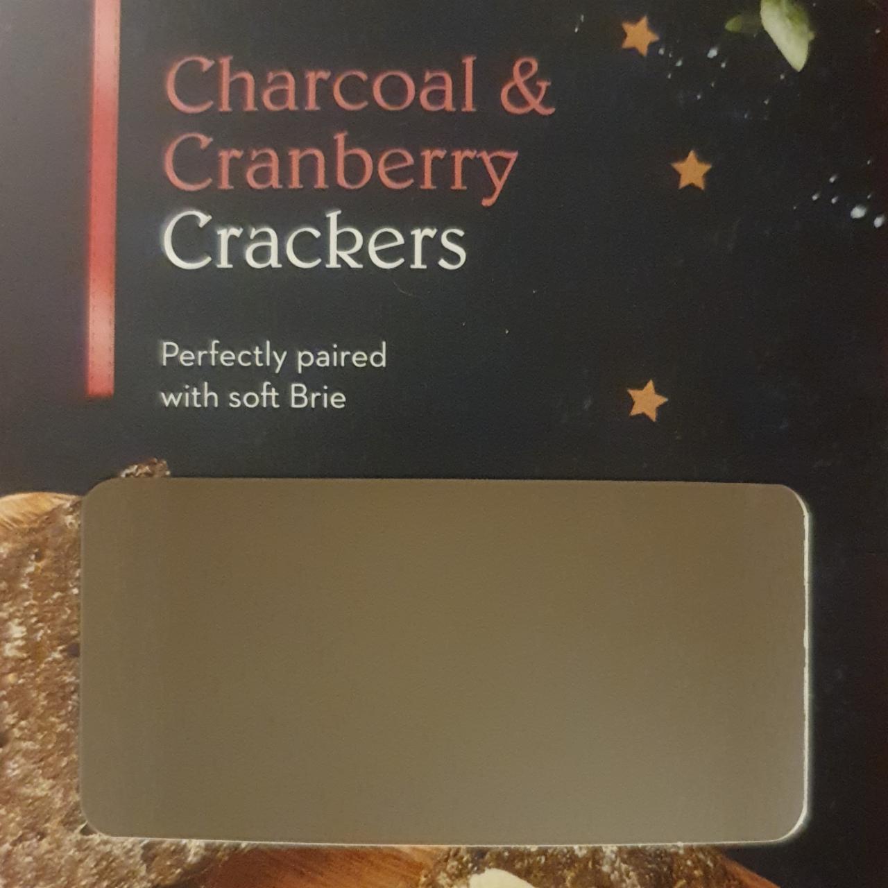 Fotografie - Charcoal & cranberry crackers Specially selected