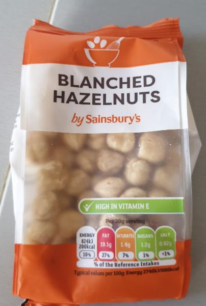 Fotografie - Blanched Hazelnuts - by Sainsbury's