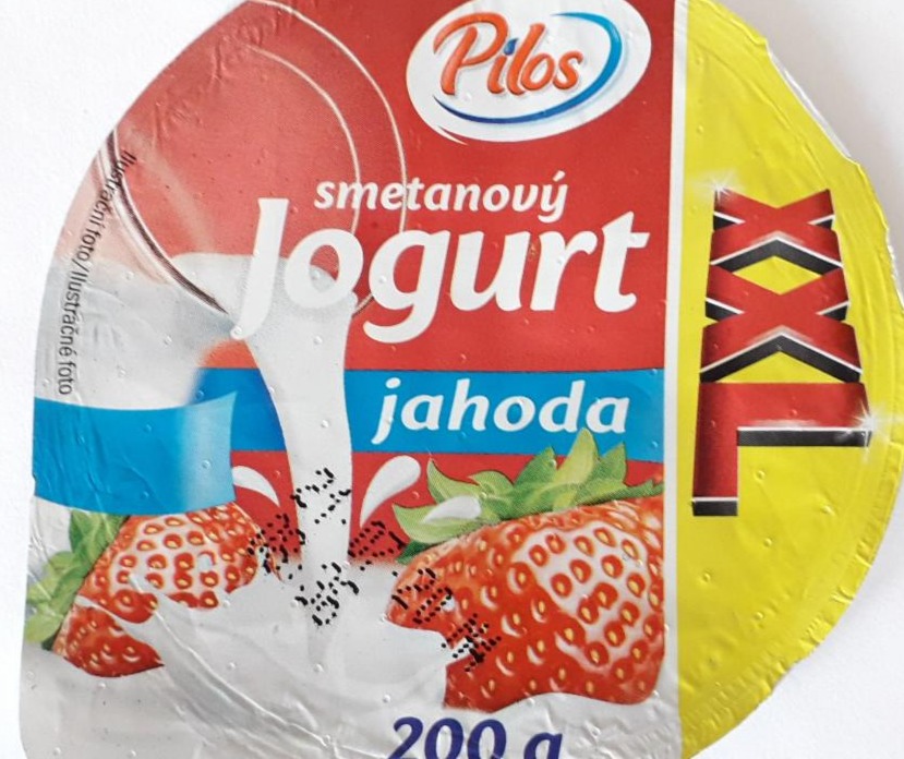 Fotografie - Jogurt smetanový jahoda Pilos 8% tuku