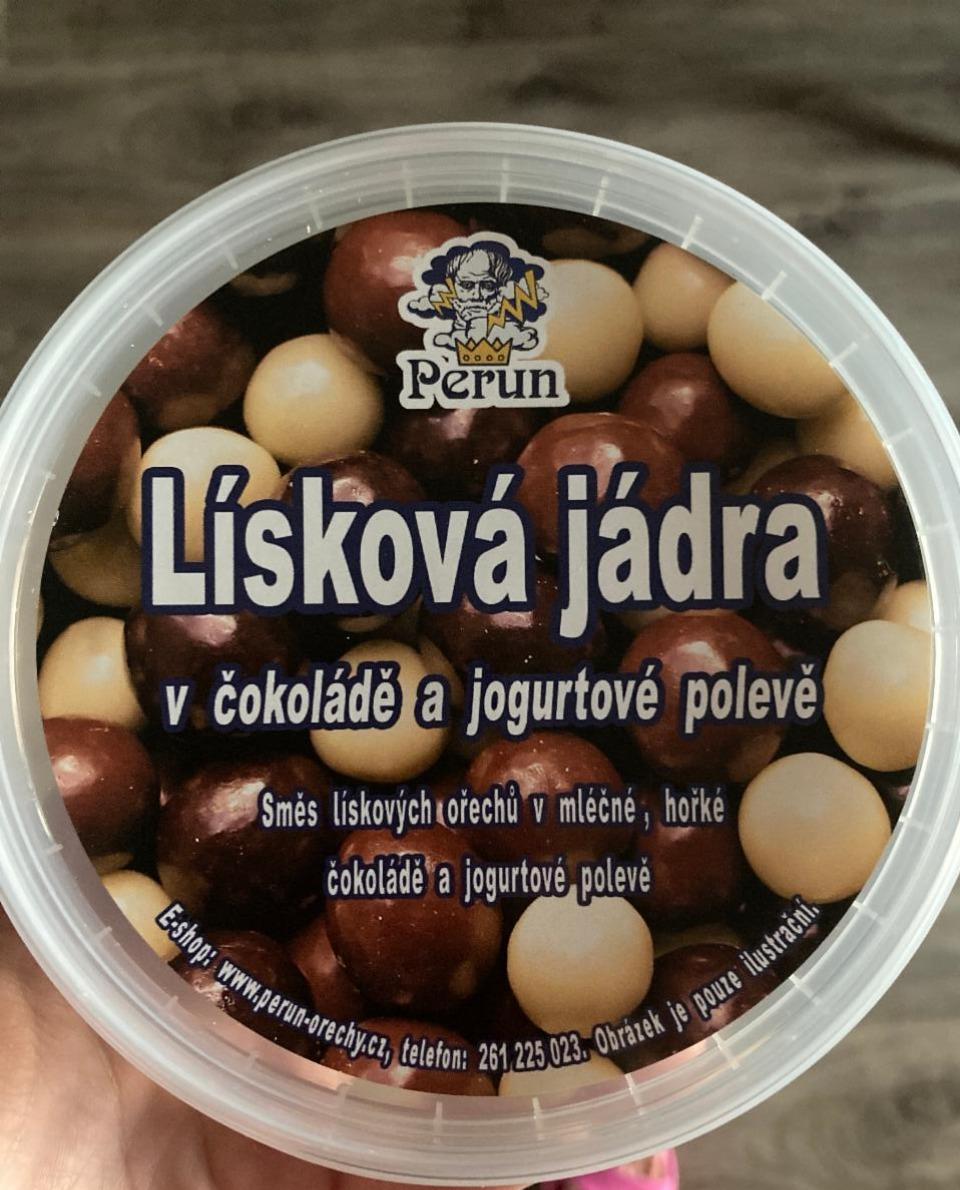 Fotografie - Lísková jádra v čokoládě a jogurtové polevě Perun