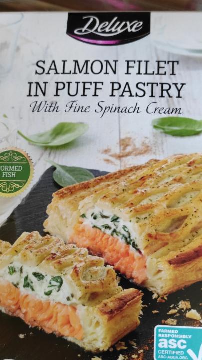 Fotografie - Salmon in puff pastry with spicy spinach cream Deluxe