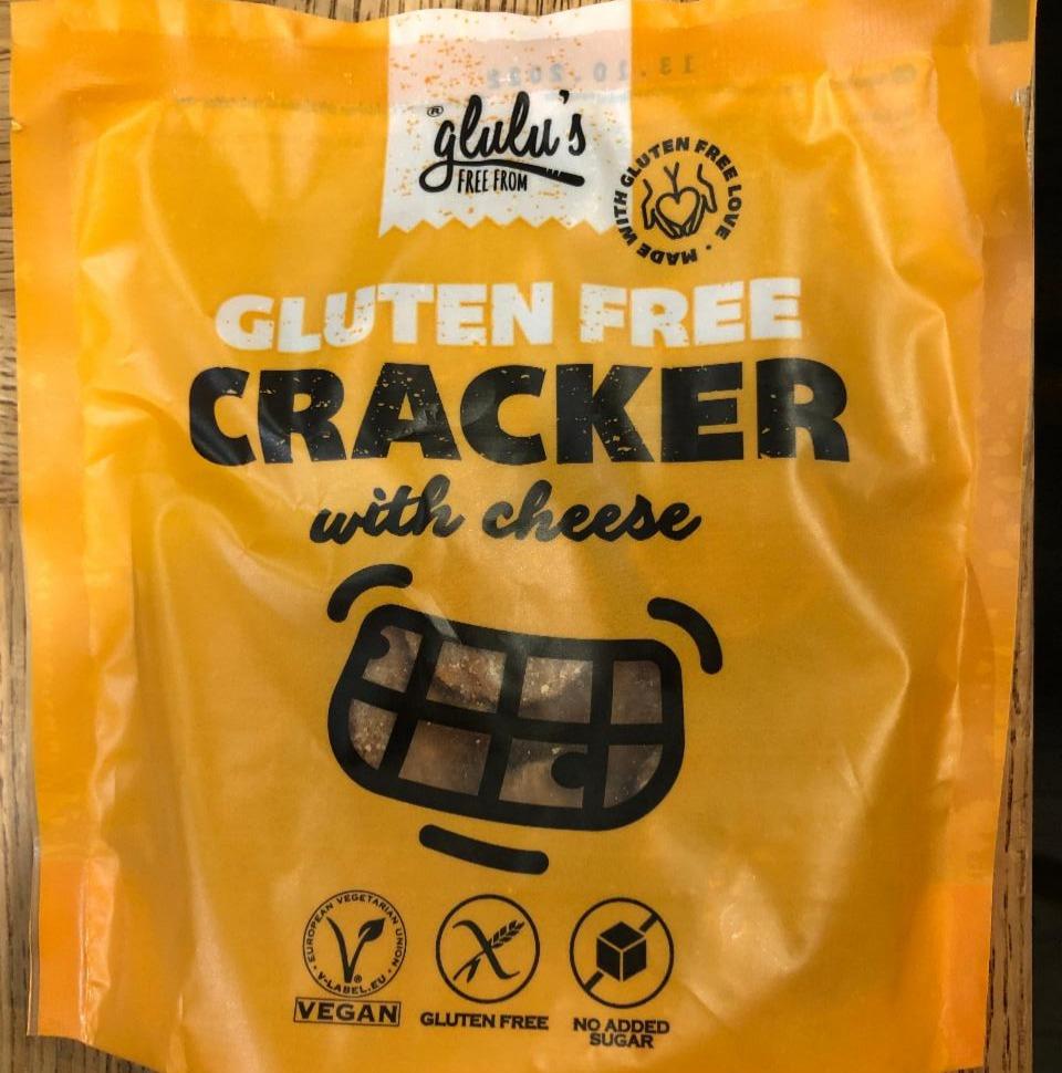 Fotografie - cracker with cheese gluten free
