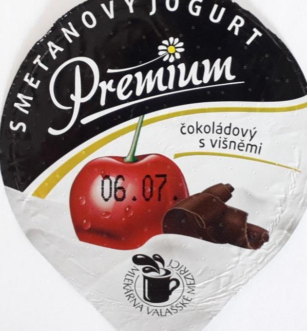 Fotografie - smetanový jogurt čokoládový s višněmi Premium z Valašska